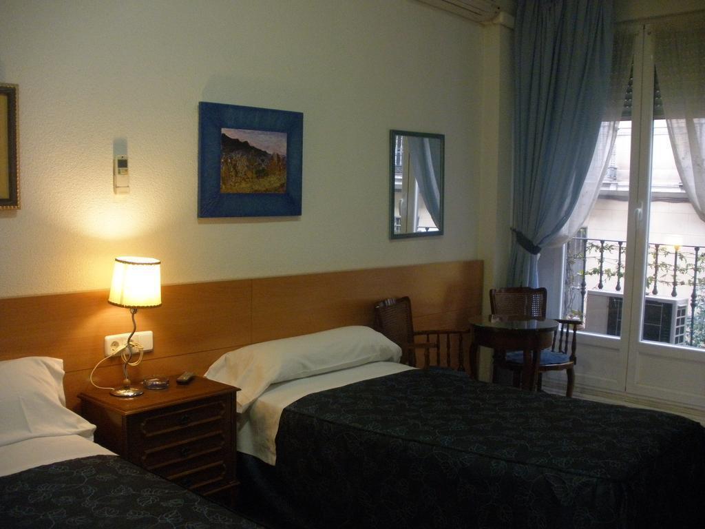 Hostal Del Pez Azul Madrid Extérieur photo