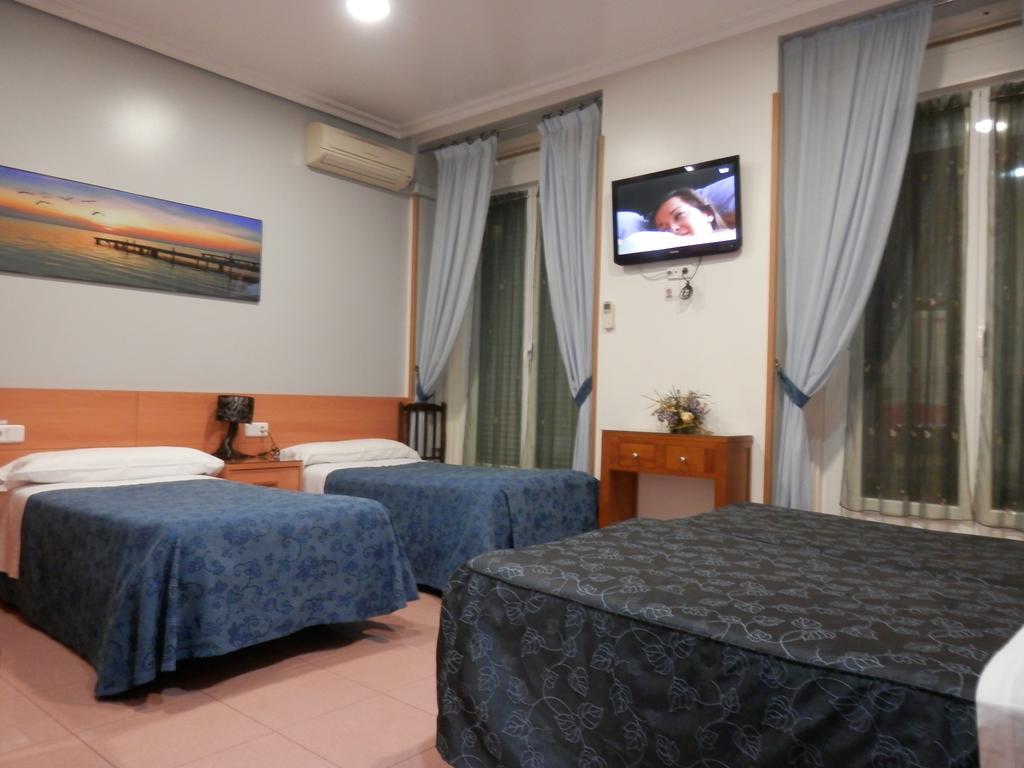 Hostal Del Pez Azul Madrid Extérieur photo