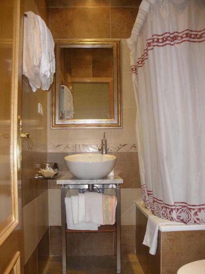 Hostal Del Pez Azul Madrid Extérieur photo